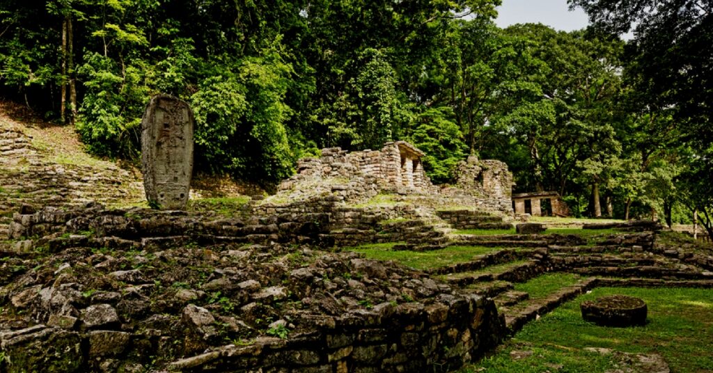 Yaxchilan-Chiapas-Zona-Arqueologica-en-la-Selva-Lacandona-2